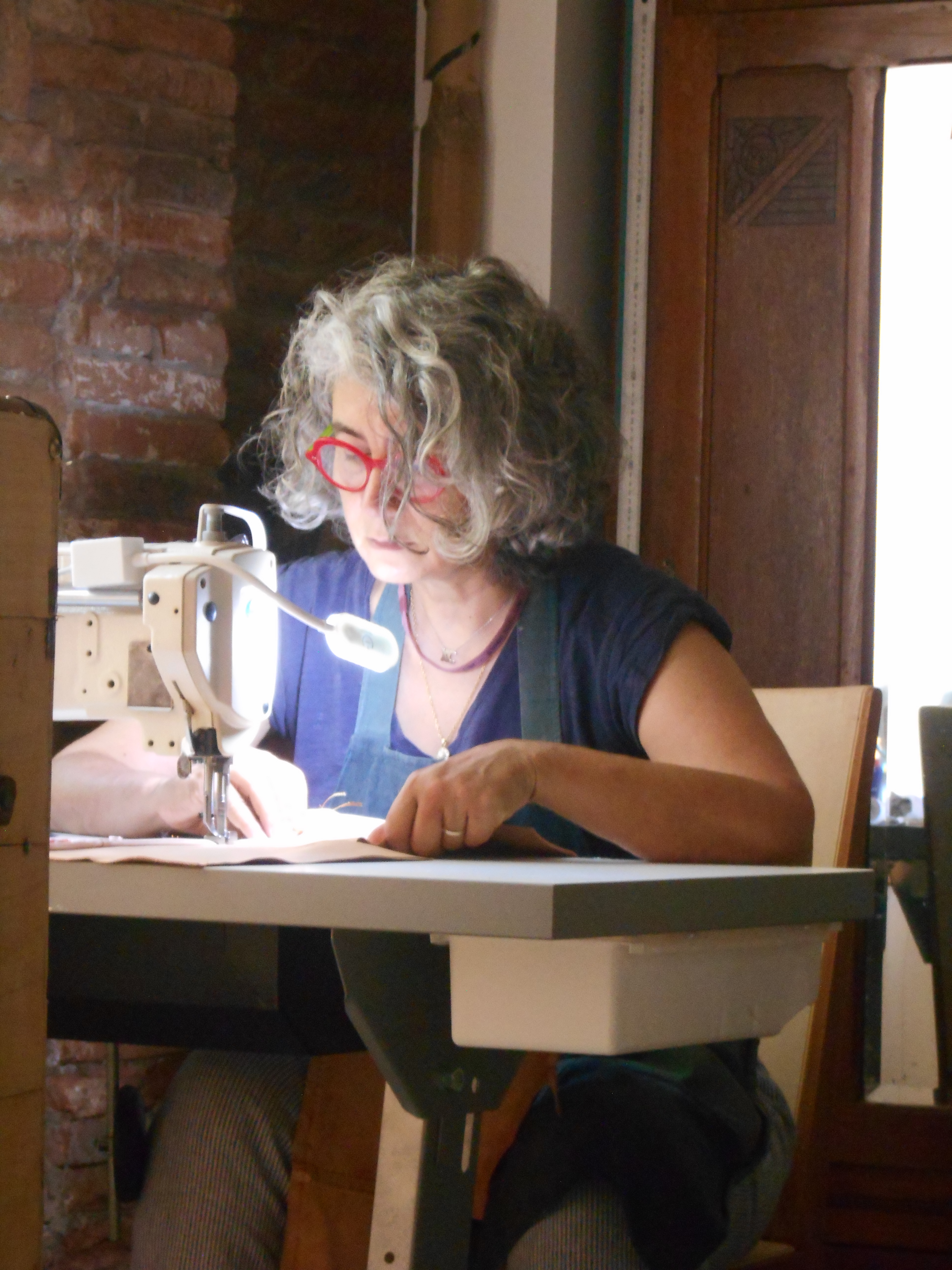 Portrait de Céline Blin dans son atelier