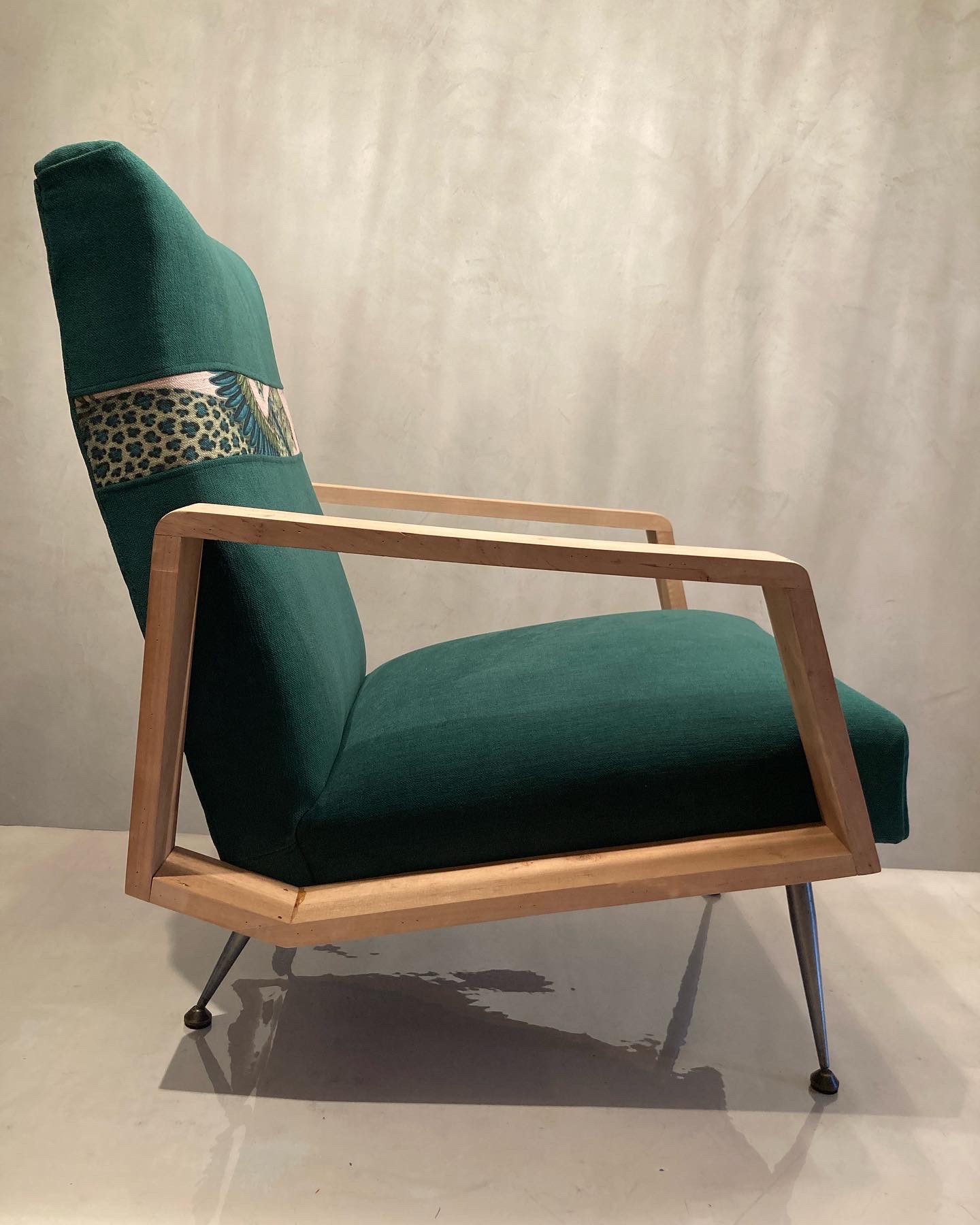 Fauteuil scandinave avec assise et dossier rénovés