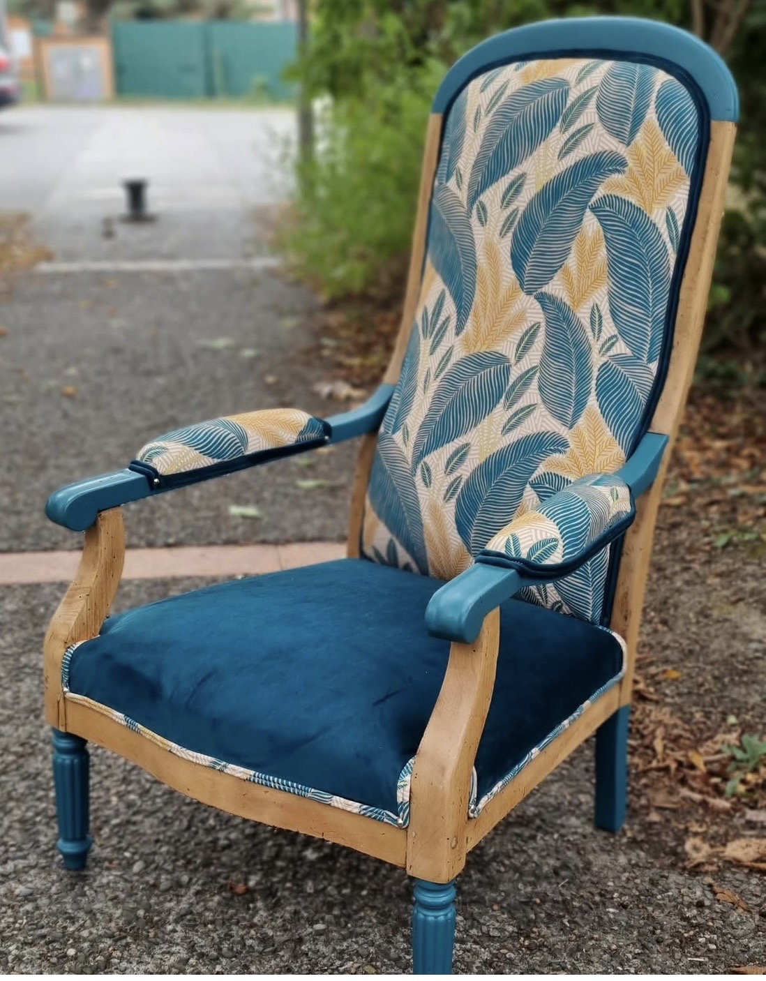 Canapé Voltaire avec assise et dossier restaurés